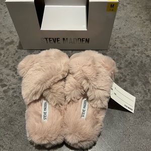 NEW STEVE MADDEN!!!! ALERT!! New beautiful pink slides from Steve Madden.